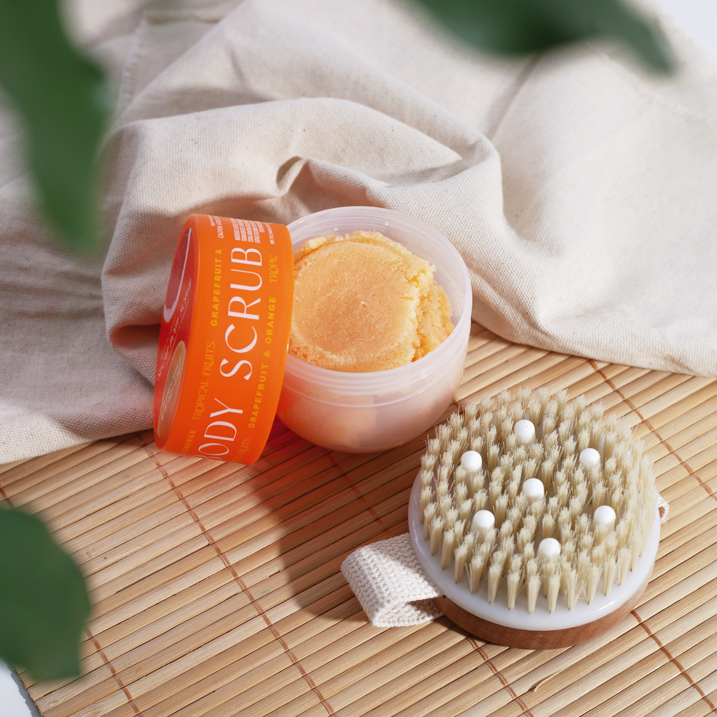 Tropical Fruit Orange & Grapefruit Body Scrub & Brush Set 150g